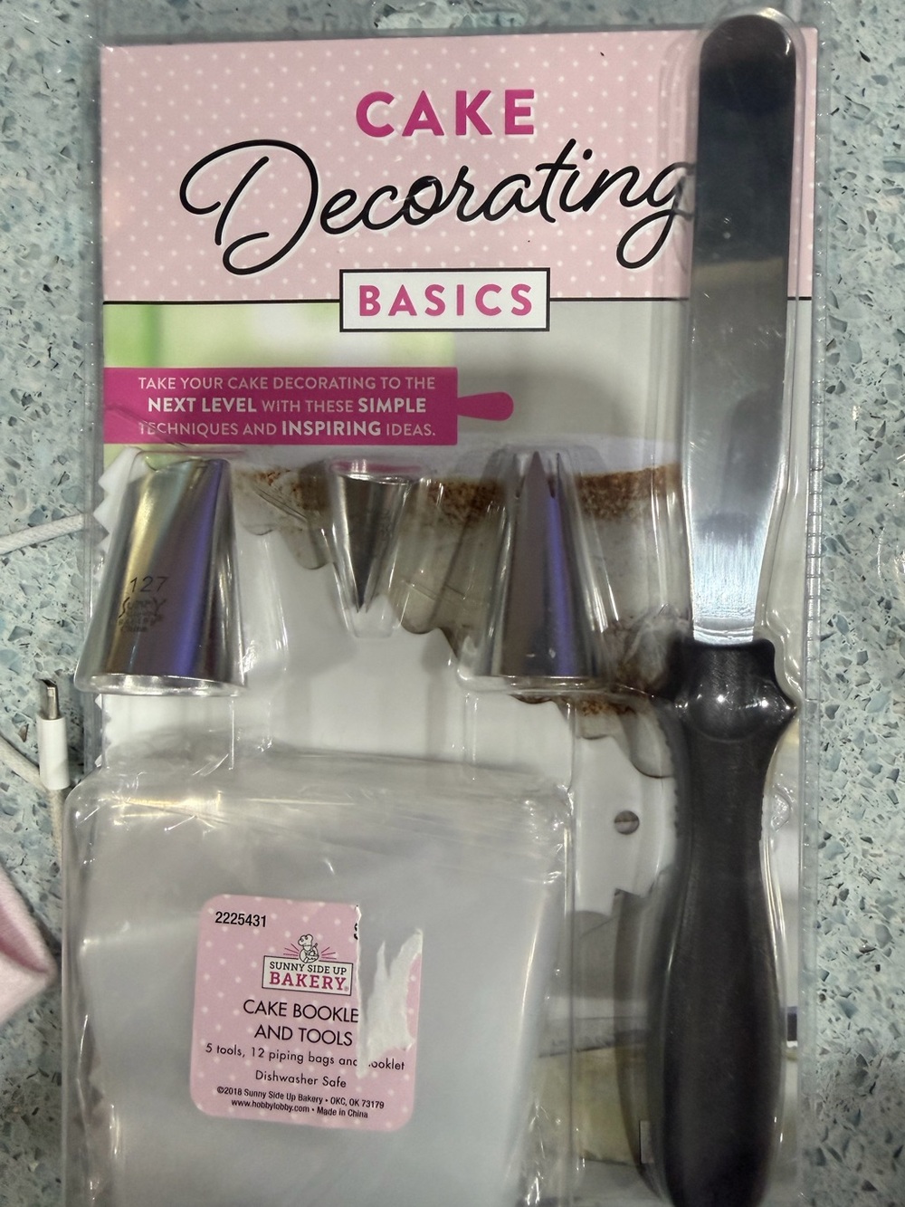 Black Cake Decorating Spatula & Decorating Tips Set